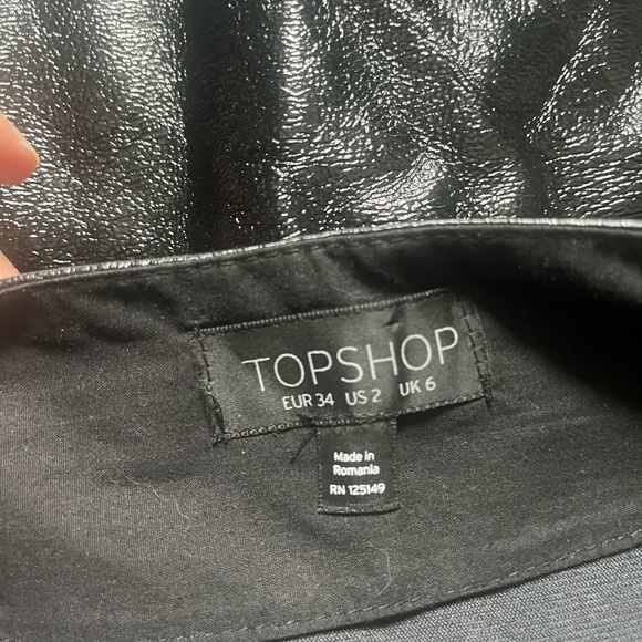 US 2 faux leather black mini skirt - Picture 4 of 6